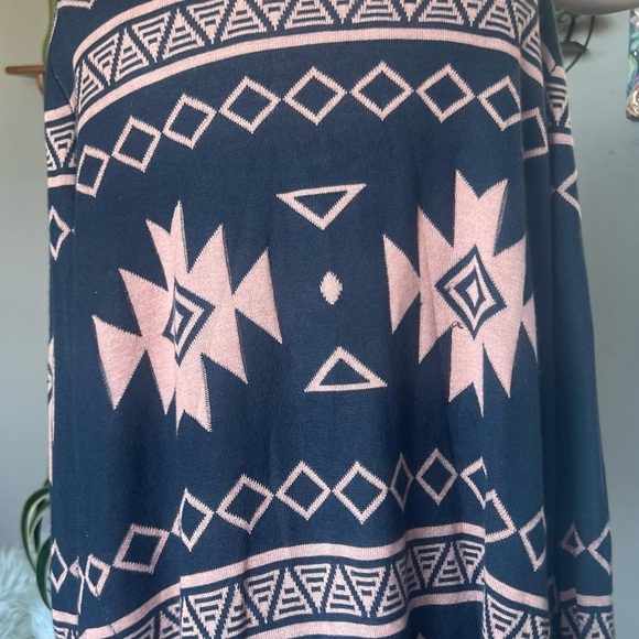 Beautiful Pink and Navy Blue Contrasting Cardigan Tunic with Southwest Print - Picture 2 of 4